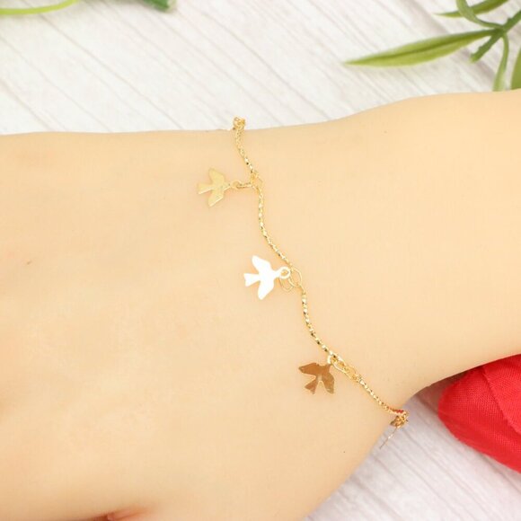 "Trendy Handmade Bracelet – A Thoughtful Gift for Girls & Women | UNVRC1032 - Picture 1 of 10